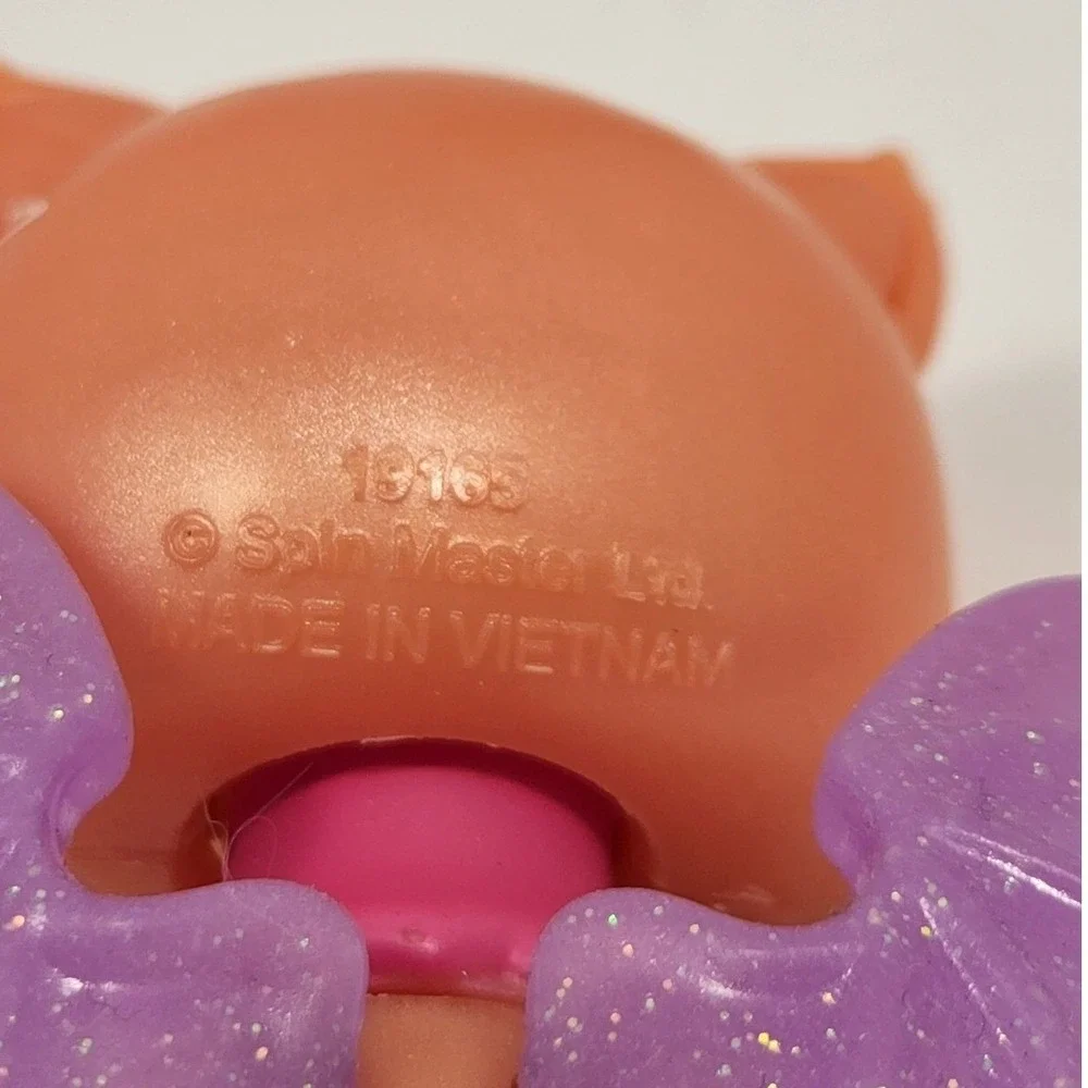 Hatchimals Glow Up 3-Inch‎ Magic Dusk - with glow in the dark wings